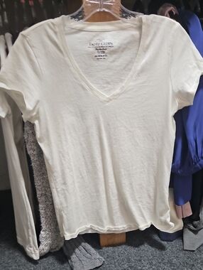 Faded Glory Cream V-Neck Short Sleeve Tee